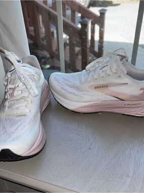 Brooks Launch Women's Running Shoes - White with Light Pink